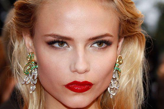 Natasha Poly Pele iluminada é tendência de beleza para o verão 2013