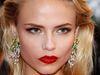 thumbs Natasha Poly Pele iluminada é tendência de beleza para o verão 2013