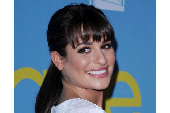 Lea Michele Long Bangs Ponytail Hairstyle1 400x542 Conheça 6 tipos diferentes de rabo de cavalo