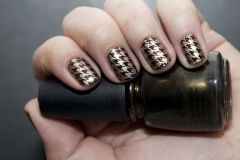 Unhas decoradas com carimbo