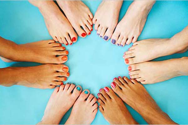 unhas-pes-coloridas unhas pes coloridas Esmaltes coloridos nos pés