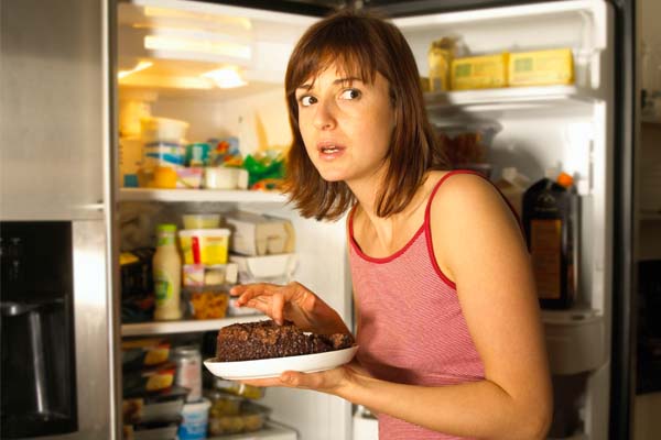 comer muito a noite realmente faz mal Comer muito à noite realmente faz mal?