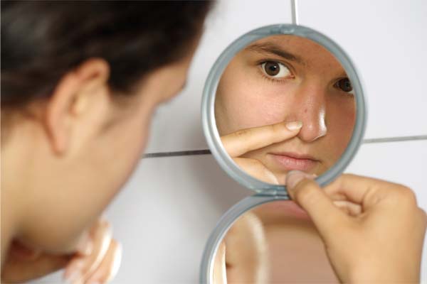 maquiagem causa acne Maquiagem causa acne?