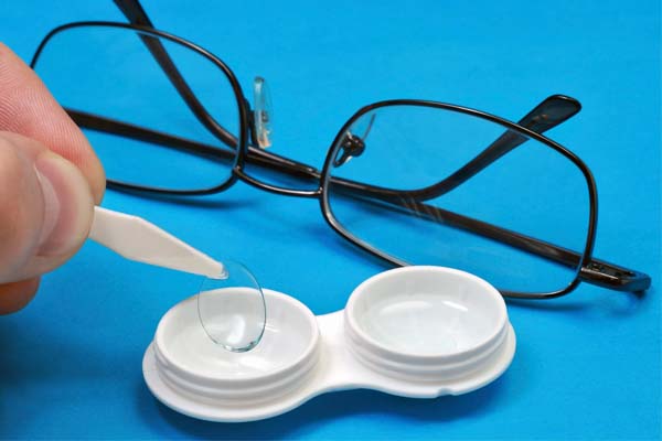 o-que-e-melhor-usar-oculos-ou-lentes o que e melhor usar oculos ou lentes O que é melhor: usar óculos ou lentes?