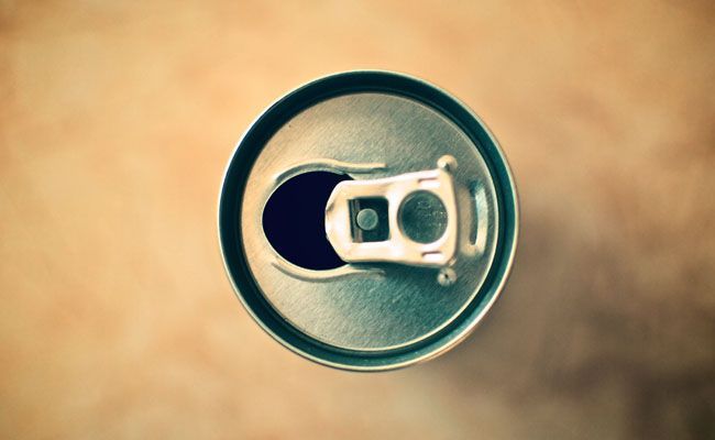 ingestao-de-energetico-e-refrigerante-pode-danificar-dentes