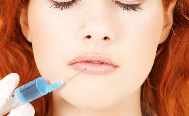 Trazer à menina a um orgasmo um pequeno pênis