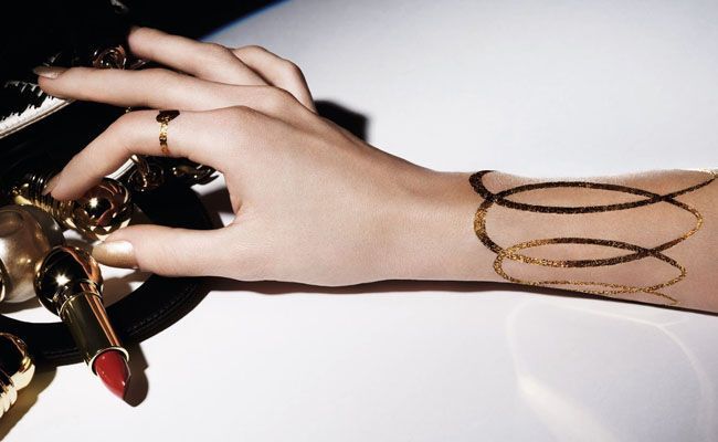 tatuagens-temporarias-em-ouro-24-quilates-da-dior-simulam-joias