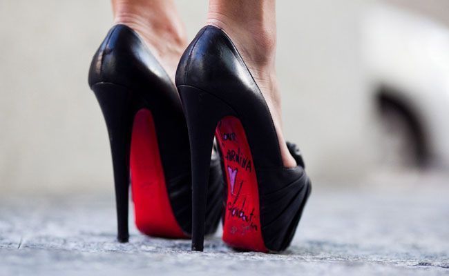 sapato louboutin Unhas Louboutin: o símbolo da marca agora nas unhas