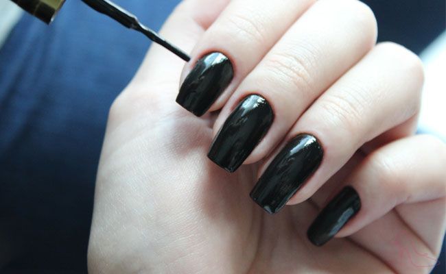 unhas louboutin 2 Unhas Louboutin: o símbolo da marca agora nas unhas