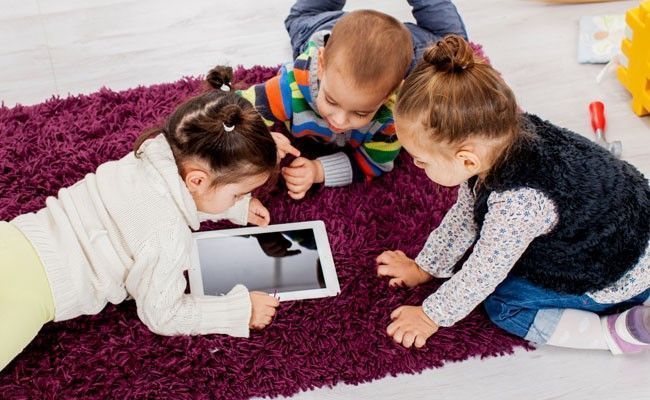 pesquisa-mais-da-metade-dos-pais-americanos-usa-tablet-como-baba
