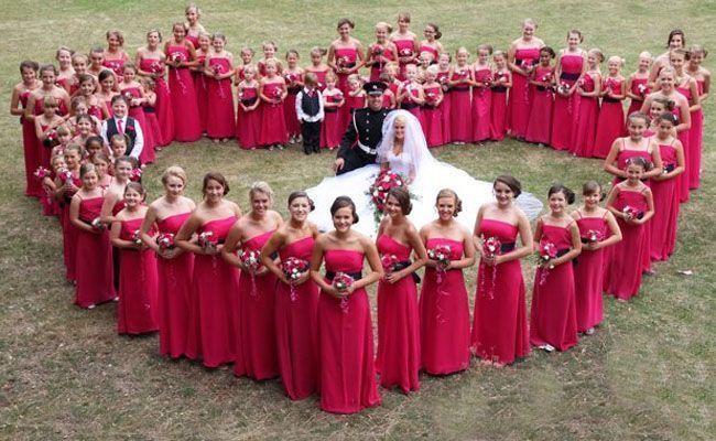 noiva-faz-casamento-com-80-daminhas-na-inglaterra