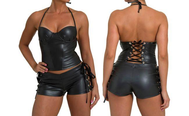 <a href=" http://www.lojadoprazer.com.br/prod,IDLoja,343,IDProduto,3991213,lingeries-corselets-corselet-bloody-mary---colecao-o-couro-come-e-ninguem-ve" target="_blank">Corselet</a> Bloody Mary + <a href="http://www.lojadoprazer.com.br/prod,IDLoja,343,IDProduto,3991629,lingeries-saias-e-mini-shorts-shortinho-shot---colecao-o-couro-come-e-ninguem-ve" target="_blank">Shortinho</a> Shot - Coleção O Couro Come e Ninguém Vê por R$ 74,90 na Loja do Prazer