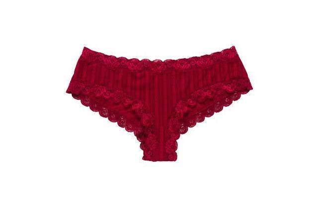 Calcinha tanga brasileira de renda – Hope por R$ 49,00 na <a href="http://www.hopelingerie.com.br/detalhes.aspx?pc=1019" target="_blank">loja virtual</a> da marca