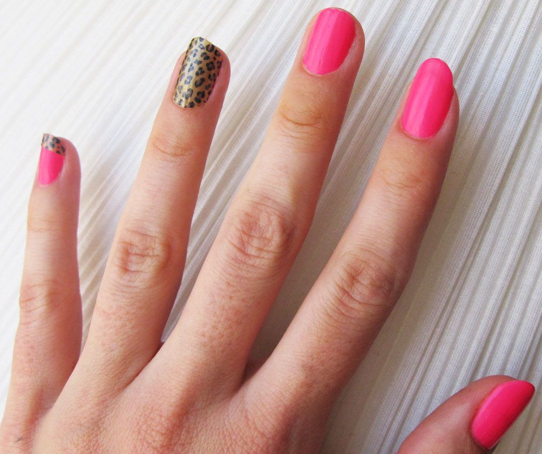 Foto: Reprodução / <a href="http://www.kandeej.com/2011/06/hot-summer-nails-hot-pink-leopard-nail.html" target="_blank">Kandee Johnson</a>
