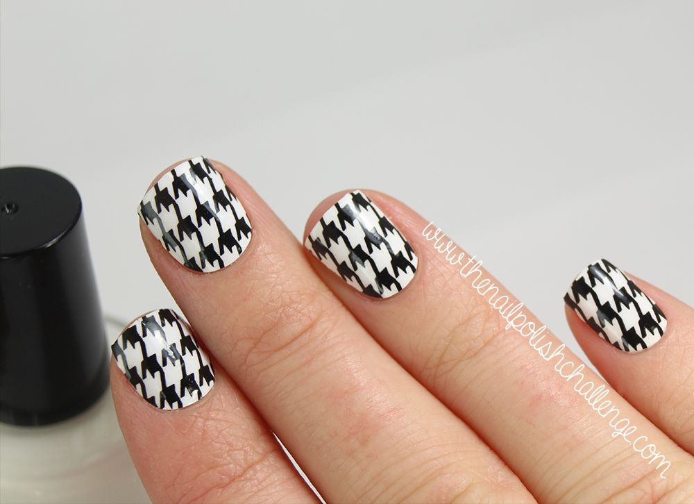 Foto: Reprodução / <a href="http://www.thenailpolishchallenge.com/2015/02/the-digit-al-dozen-does-patterns-on_10.html" target="_blank">The Nail Polish Challenge</a>