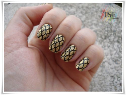Foto: Reprodução / <a href="http://tudosobreesmaltes.com/2012/03/30/adesivo-de-unha-glossy-blossom/" target="_blank">Tudo Sobre Esmaltes</a>