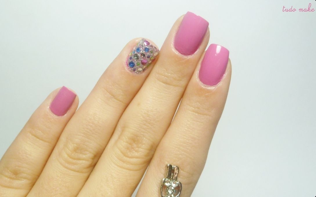 Foto: Reprodução / <a href="http://tudomake.com/2012/08/24/tudo-sobre-adesivos-de-unhas/" target="_blank">Tudo Make</a>