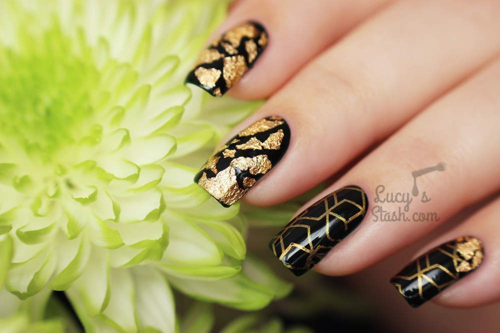 Foto: Reprodução / <a href="http://www.lucysstash.com/2015/10/going-for-gold-autumnal-gold-green-nail-art-manicure.html" target="_blank">Lucy's Stash</a>