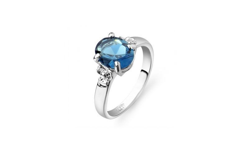 Anel de noivado por R$ 80,36 no <a href="http://www.dressale.com/elegant-engagement-ring-with-a-gigantic-blue-rhinestone-p-47592.html" target="_blank">Dress Sale</a>