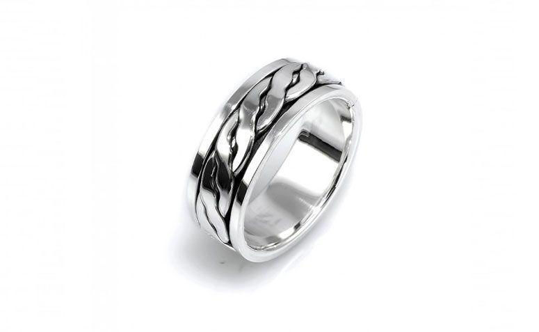 Anel em prata de bali Saturno por R$ 155,00 <a href="http://www.lumae.com.br/masculino/aneis-masculinos/anel-em-prata-bali-saturno-corrente " target="_blank">Lumaê</a>