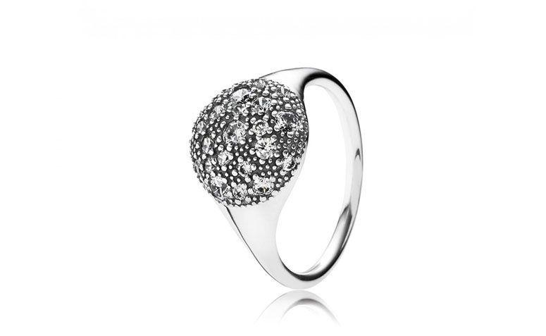 Anel de prata constelação por R$ 465,00 na <a href="https://www.pandorajoias.com.br/prod/anel-de-prata-constelao_190914CZ.html?v=190914CZ-50&bread=468355 " target="_blank">Pandora Joias</a>