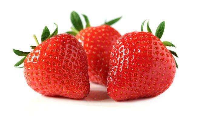É uma fruta com baixo valor calórico, fonte de vitamina C, ácido fólico, betacaroteno (pró-vitamina A, cálcio, fósforo, ferro, potássio, fitonutrientes (antocianinas e elagitaninas). Possui propriedades antioxidantes que auxiliam no combate da degradação celular e combatem os radicais livres que causam o envelhecimento da pele. Fonte de ácido elágico, um antioxidante encontrado em framboesas e em outros legumes, que tem efeito fotoprotetor.