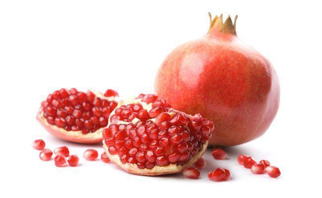 Fruta utilizada na medicina popular por suas propriedades terapêuticas. Considerado um alimento fitoterápico, possui vitamina A e B, cálcio, ferro, potássio e fósforo e manganês. Além disso, é uma grande fonte de antioxidantes.