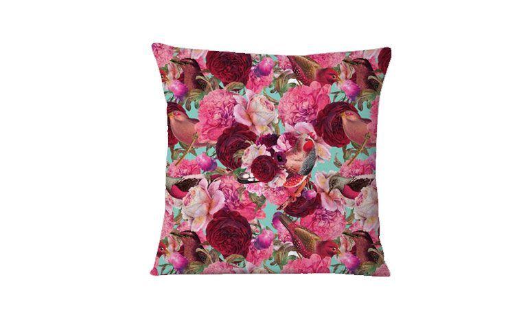 Almofada Bird Roses por R$ 50,00 na <a href="https://www.colab55.com/@candydesign/pillows/bird-roses" target="_blank">Colab 55</a>