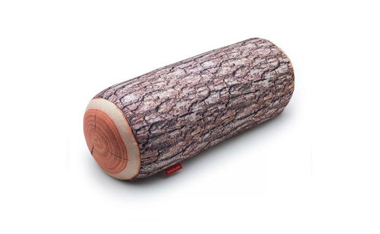 Almofada Tronco de árvore 49,90 por R$ na <a href="http://loja.imaginarium.com.br/sala-e-escritorio/almofadas/almofada-tronco-de-arvore.html" target="_blank">Imaginarium</a>