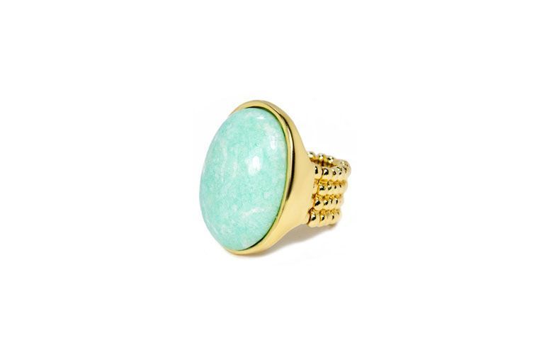 Anel com amazonita verde por R$169,00 na <a href="https://www.carolnaderjoias.com.br/anel-semi-joias-bijuterias-folheados-amazonita/" target="blank_">Carol Nader Jóias</a>