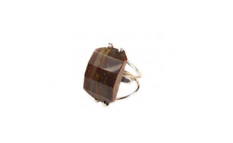 Anel com jaspe por R$198,90 na <a href=" http://www.cristaisaquarius.com.br/anel-jaspe-jj-28.html#.VUezs_7F-So" target="blank_">Cristais Aquarius</a>
