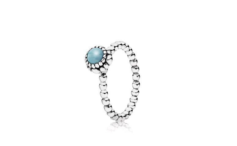 Anel com turquesa por R$175 na <a href=" http://www.pandorajoias.com.br/prod/anel-de-prata-pontos-com-turquesa_190854TQ.html?v=190854TQ-50" target="blank_">Pandora</a>