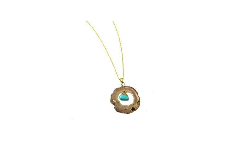 Colar com geodo turquesa por R$56,00 na <a href=" http://www.pedragaia.com.br/pd-18a55c-geodo-com-pedrinha-corrente-40-cm.html?ct=&p=1&s=1" target="blank_">Pedra Gaia</a>