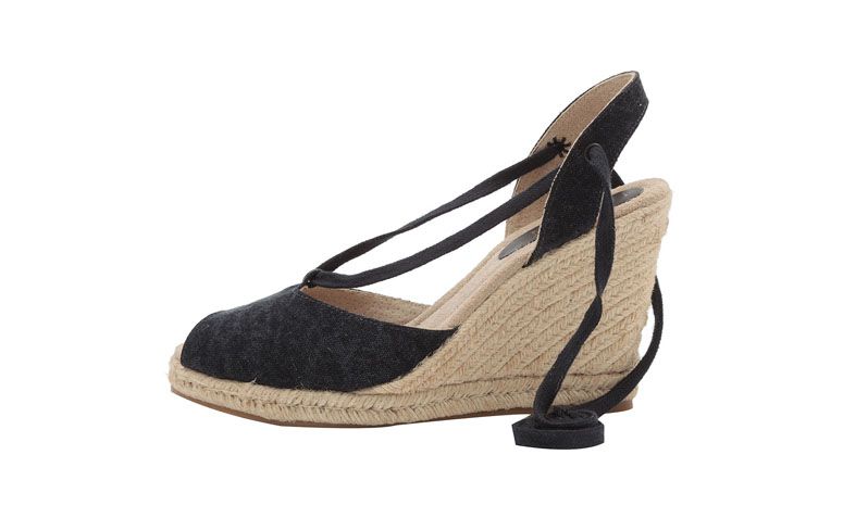 Espadrille Margot por R$119 na <a href="http://www.oqvestir.com.br/sandalia-anabela-amarracao-preta-50325.aspx/p" target="blank_">Oqvestir</a>