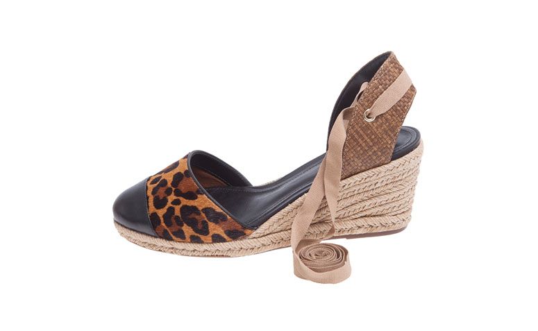 Espadrille Schutz por R$320 na <a href="http://www.oqvestir.com.br/sandalia-schutz-anabela-corda-onca-56309.aspx/p" target="blank_">Oqvestir</a>