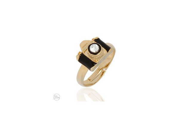 Anel de falange máquina fotográfica por R$46,90 na <a href="https://ringlovers.com.br/index.php/anelde-falange-maquina-fotografica-folheado-a-ouro-18k-com-cristal.html" target="_blank"> Ring Lovers</a>