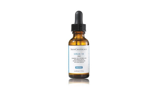 Sérum 10 - SkinCeuticals por R$ 244,90 na <a href="http://www.skinceuticals.com.br/serum-10-aox/p?gclid=CKuv0uidvboCFUPl7AodlEMAWw" target="_blank">loja virtual da SkinCeuticals</a>