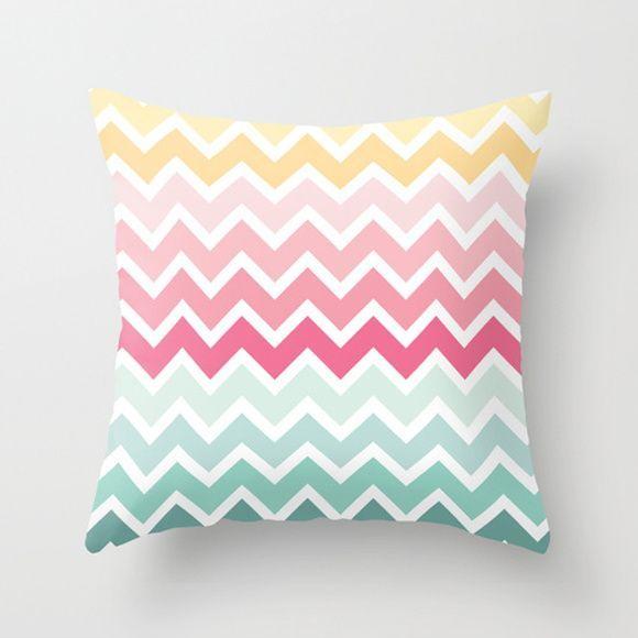 Almofada Candy Chevron por R$ no <a href="http://www.elo7.com.br/capa-de-almofada-candy-chevron/dp/4D9165#hsn=0&df=d&uso=d&smk=0&pso=up&osbt=b-o&ss=0&sv=0" target="_blank">Elo7</a>