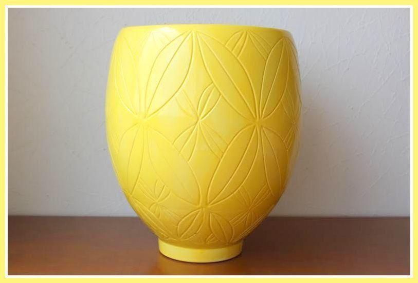 Vaso de cerâmica amarelo por R$ no <a href="http://www.elo7.com.br/vaso-de-ceramica-amarelo/dp/4DFEEA#hsn=0&df=d&uso=o&smk=0&pso=up&osbt=b-o&ss=0&sv=0" target="_blank">Elo7</a>