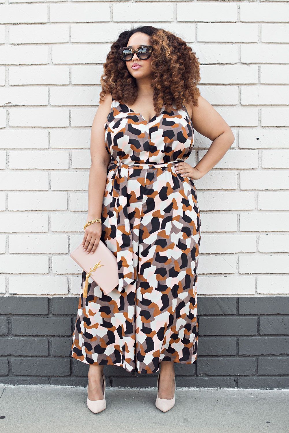 Foto: Reprodução / <a href="http://gabifresh.com/2015/12/plus-size-70s-printed-jumpsuit-2015/" target="_blank">Gabi Fresh</a>