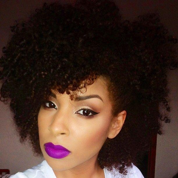 Foto: Reprodução / <a href="http://www.bosschicks.com/m-a-c-heroine-and-7-other-purple-lipstick-shades-to-try" target="_blank">Boss Chicks</a>