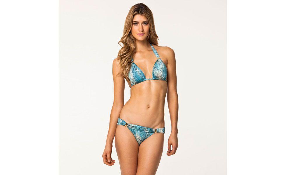 <p>Para as mulheres de seios maiores é indicado um modelo de biquíni com as alças mais grossas para dar sustentação. Para disfarçar o busto aposte em uma parte de cima lisa combinando com uma parte de baixo estampada. </p>
<p>Top frente única e calcinha estampa de cobra – Vix por R$342 na Loja Vix.</p>