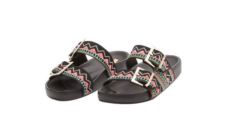 Birken Étnica por R$290,00 na <a href="http://www.oqvestir.com.br/birken-bordada-preta-47258.aspx/p" target="blank_">O Que Vestir</a>