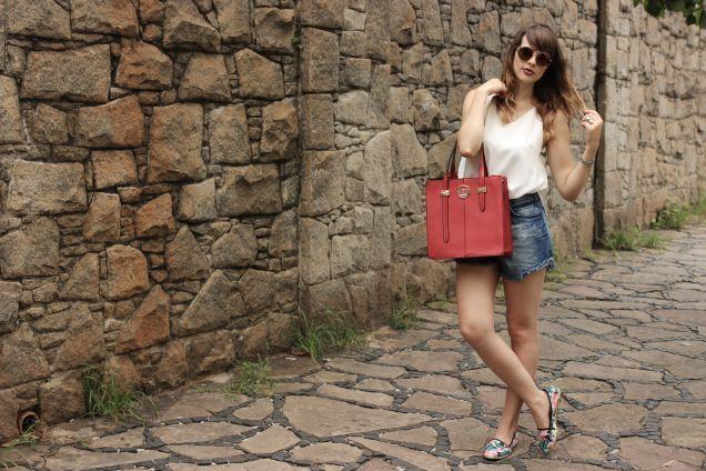 Foto: Reprodução / <a href="http://karlahill.com/2015/02/10/floral-summer-look/ " target="_blank">Karla Hill</a>