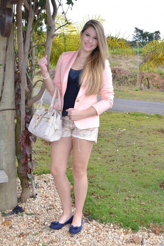 Foto: Reprodução / <a href="http://niinasecrets.com.br/2012/look-do-dia-shorts-estampado-blazer-coral/ " target="_blank">Niina Secrets</a>