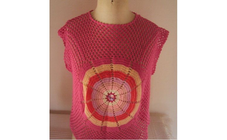 Blusa de Crochê por R$45,60 na <a href="http://www.elo7.com.br/blusa-de-croche/dp/2C92DE#hsn=0&df=d&uso=o&smk=0&pso=up&osbt=b-o&ss=0&sv=0" target="blank_">Elo 7</a>