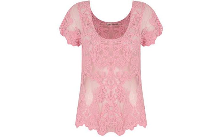 Blusa de renda rosa por R$119 na <a href="http://www.capitollium.com.br/produto/BLUSA-RENDA-ROSA-147274?atributo=158:Rosa" target="blank_">Capitollium</a>