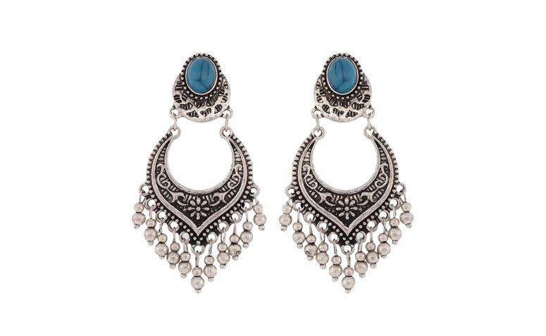 Brinco por R$19,90 na <a href="http://www.lojasrenner.com.br/p/brinco-maxi-com-base-de-pedra-536026794-536087861" target="blank_">Lojas Renner</a>