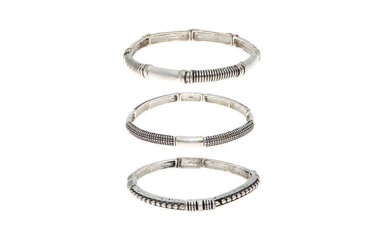 Kit de pulseiras Dafiti por R$59,90 na <a href="http://ad.zanox.com/ppc/?28065109C79450365&ULP=[[http://www.dafiti.com.br/Kit-Pulseira-70S-Folk-DAFITI-ACCESSORIES-3-pecas-Prata-1774387.html?utm_source=zanox&utm_medium=deeplink_generator&utm_campaign=deeplink_generator]]" target="blank_">Dafiti</a>