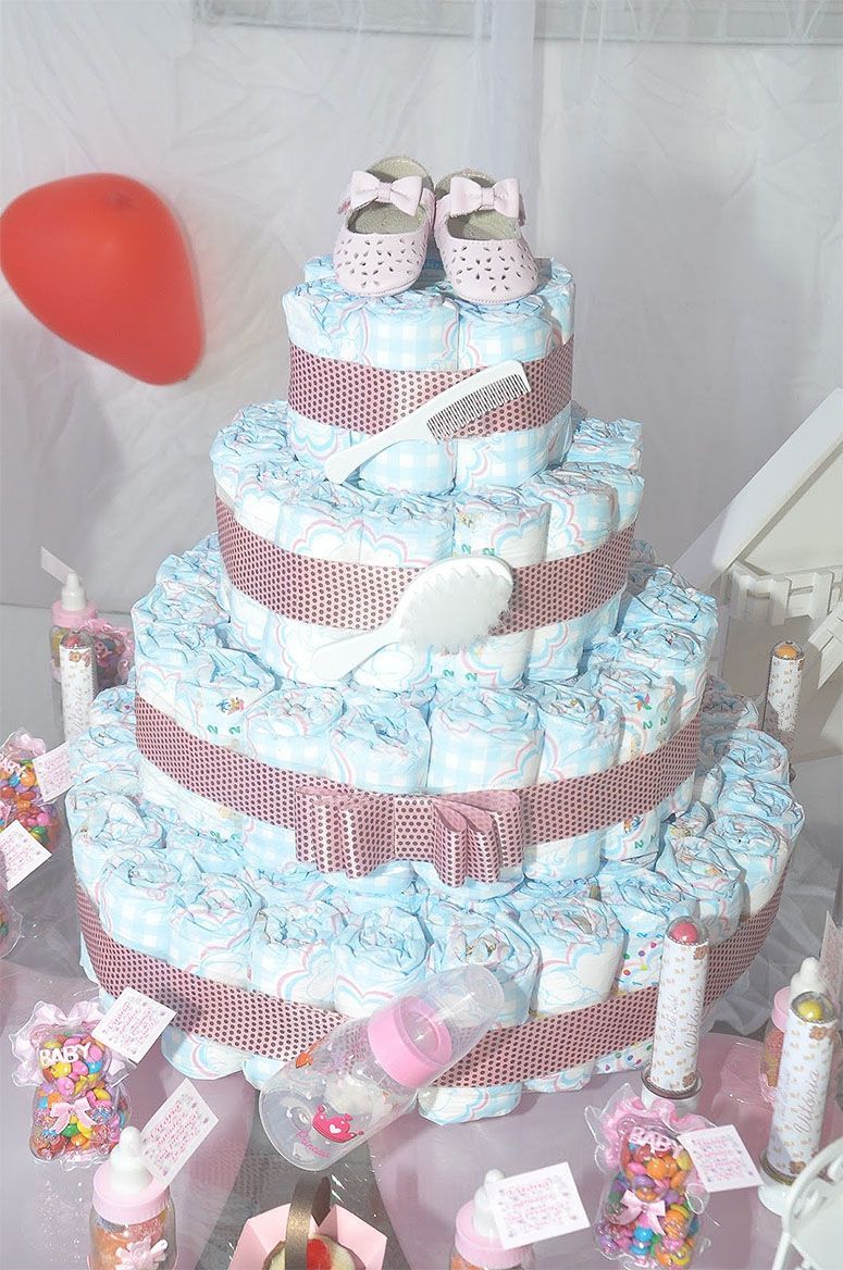 Foto: Reprodução / <a href="http://www.cotidianomaterno.com/2013/06/bolo-de-fraldas-passo-passo-cha-de-bebe.html#.VZ1U5_lViko" target="_blank">Cotidiano Materno</a>